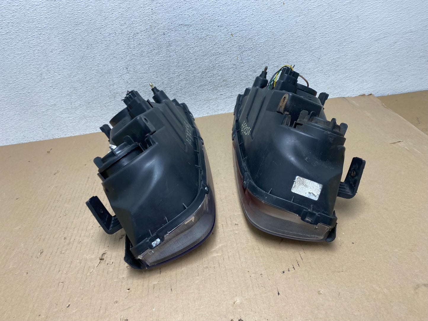 2001 2002 2003 Hyundai Elantra Left+Right Side Set Halogen Headlights AE7256 DW9