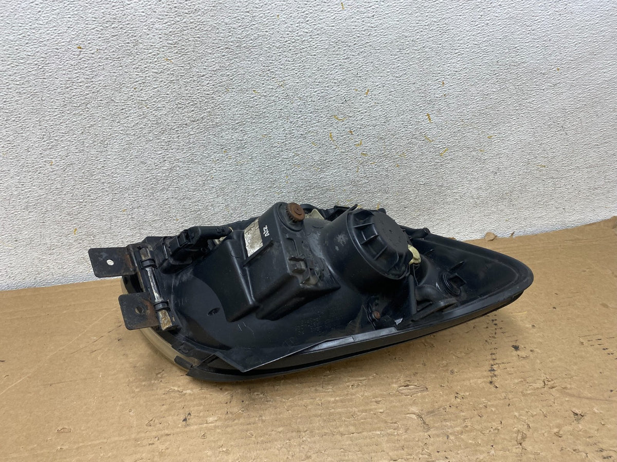 2005 to 2006 Kia Sportage Left Driver LH Halogen Headlight AH9221 DW4