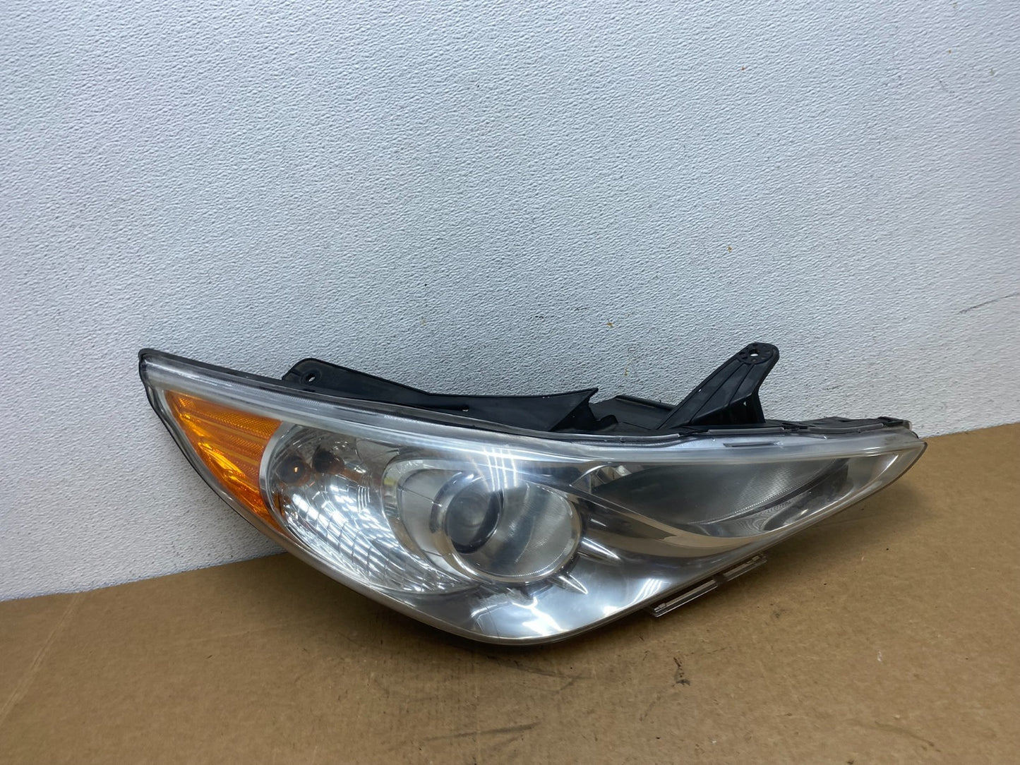 2011 - 2014 Hyundai Sonata Right Passenger Rh Side Headlight Halogen AD6225 DW0