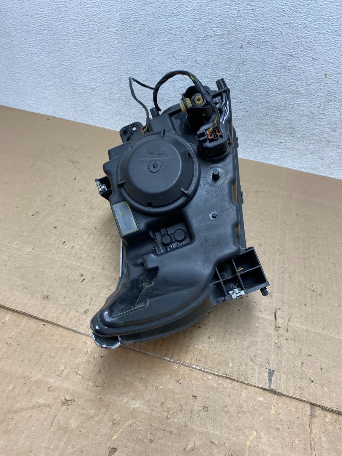 2011 to 2014 Ford Edge Front Left Driver Side Headlight Halogen AE6507 DW7