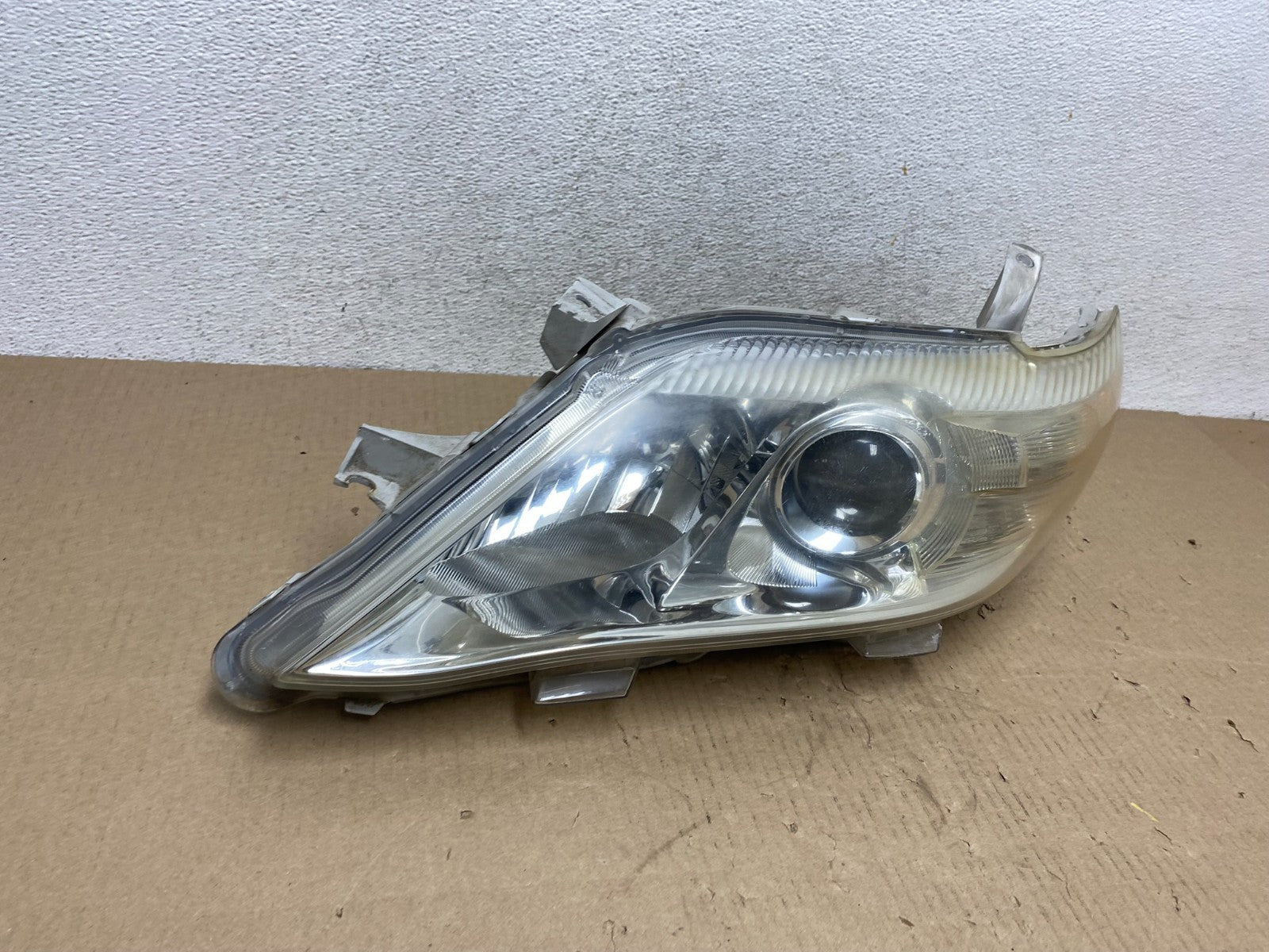 2010 - 2011 Toyota Camry Left Driver LH Halogen Headlight AG5921 DW2