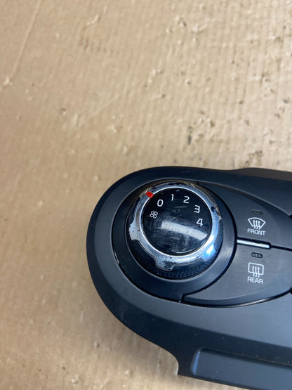 2016 to 2018 Kia Sorento Temperature AC Climate Control 97250-C5XXX AE4115 DG2