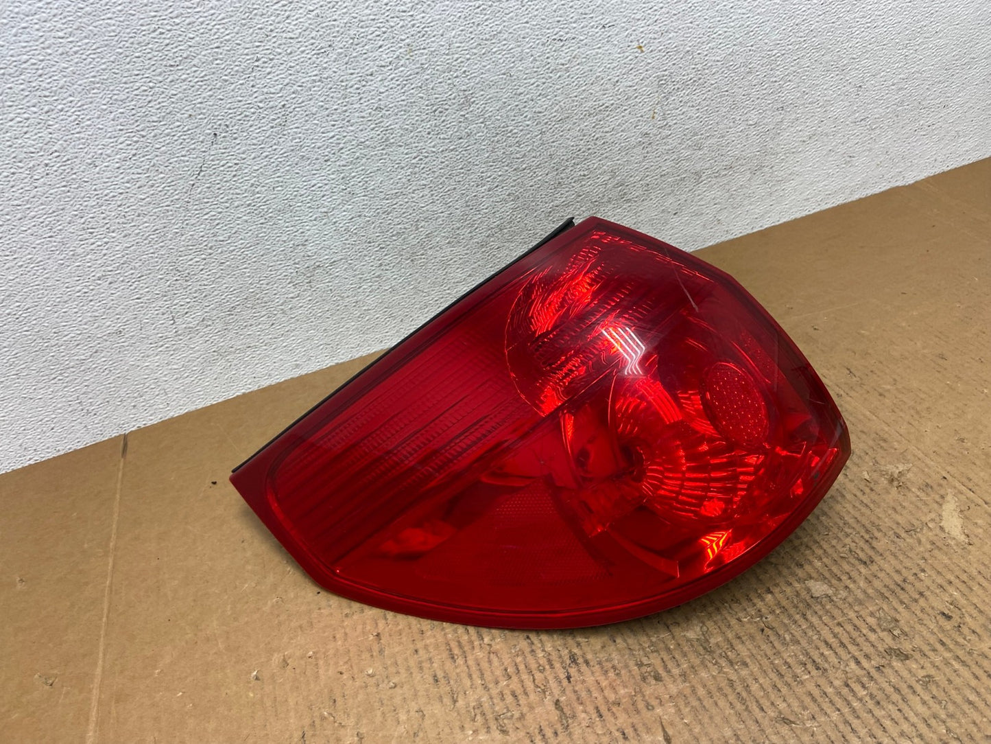2006 to 2010 Toyota Sienna Left Driver LH Side Tail Light AE1571 LK2