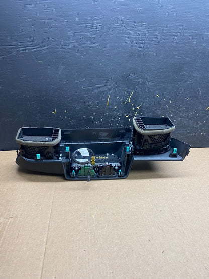 2020 to 2023 Ford  Explorer Console Radio Display Screen Air Vents Oem X6553 DG5