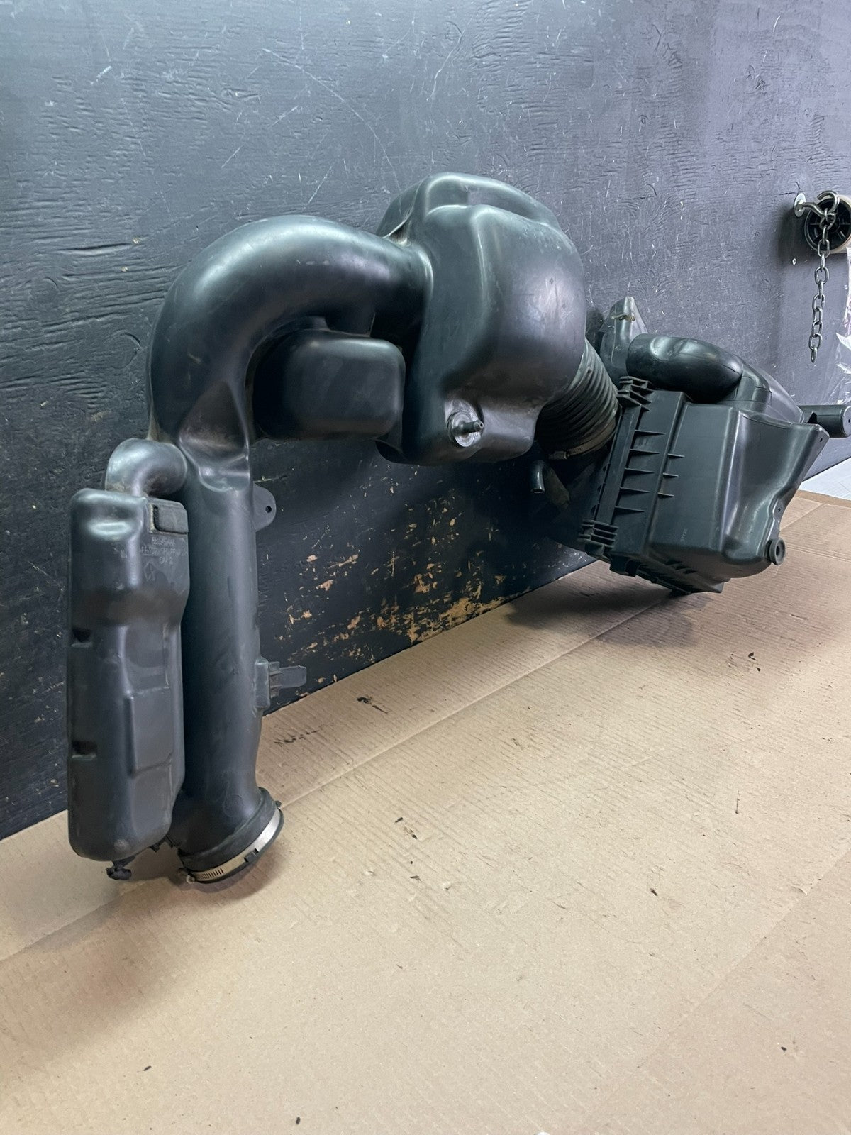 2011 - 2013 Dodge Durango 3.6L Resonator Air Box Intake Tube OEM z8341 DG7