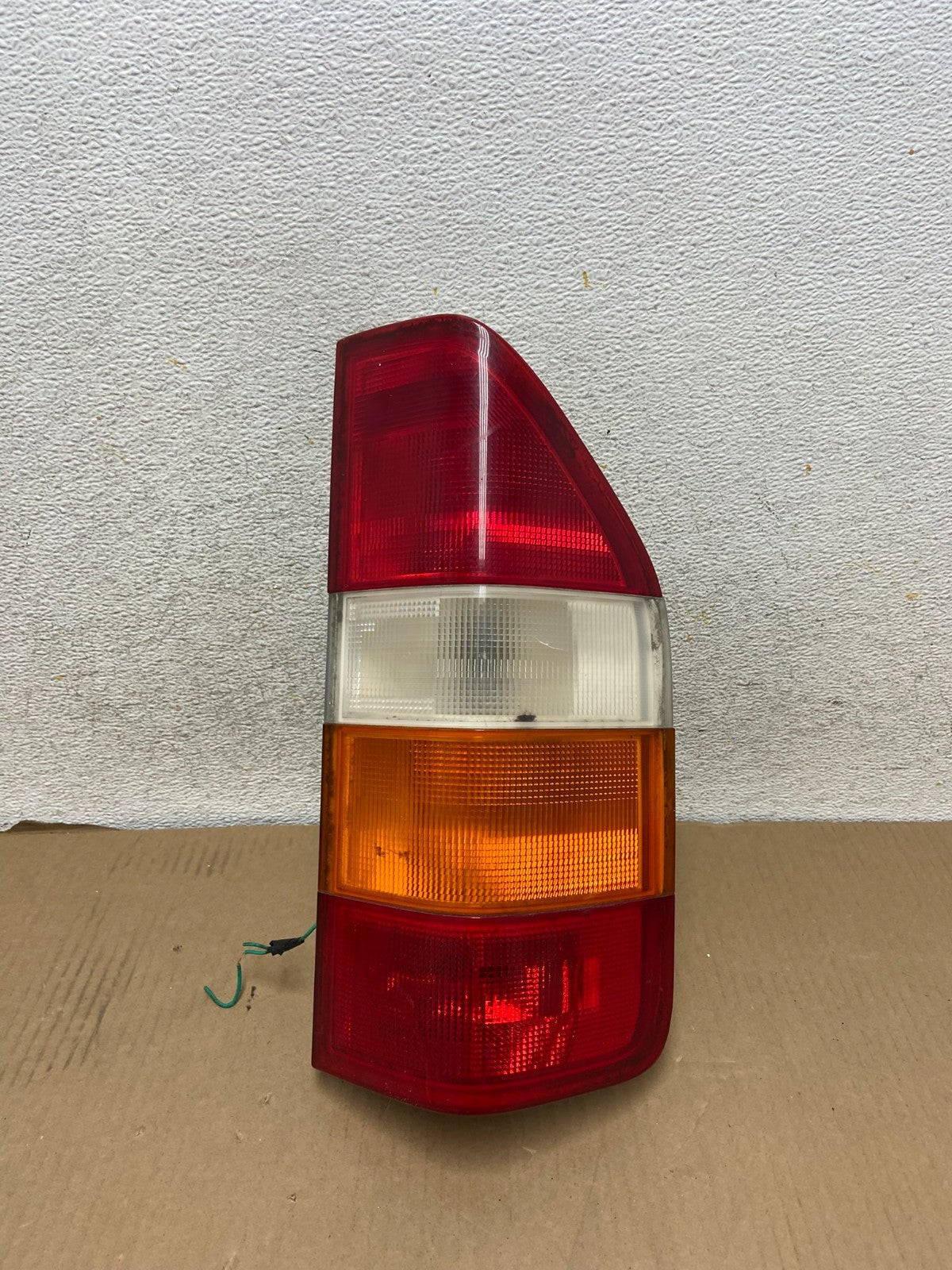 2002-2006 Mercedes Dodge Sprinter Right Passenger Rh Tail Light AH2993 DG0