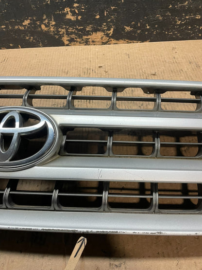 2001 to 2003 Toyota Highlander Front Upper Grille Grill With Emblem OEM Z8085 DG4
