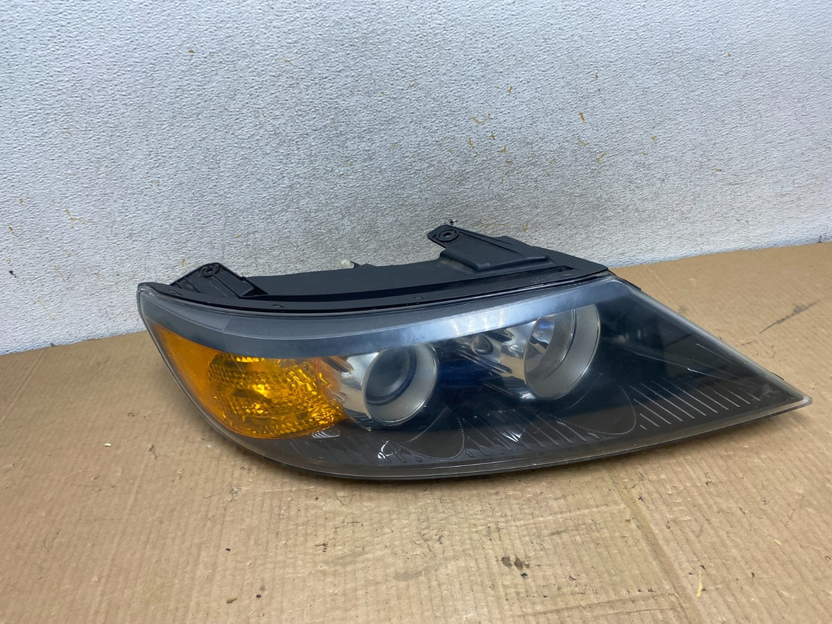 2011 to 2013 Kia Sorento Right Passenger RH Side Headlight Halogen AI8105 DW0