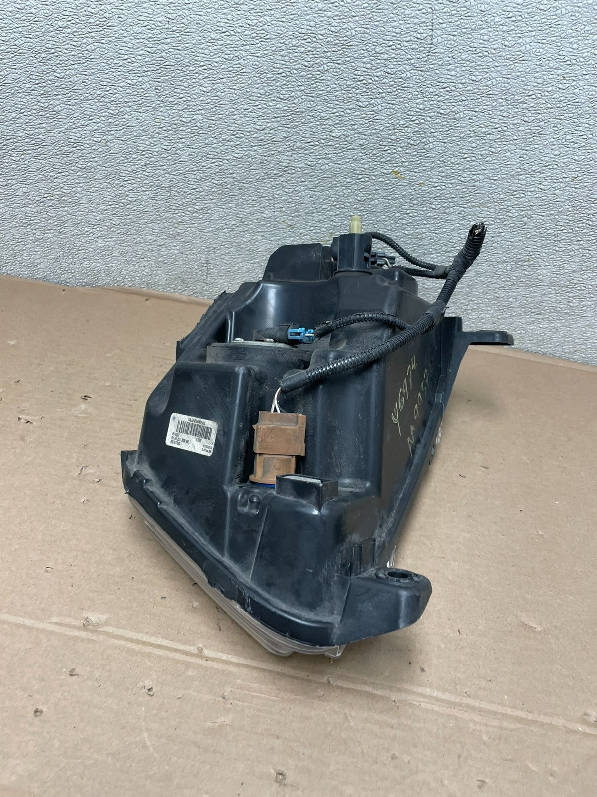 2011-2013 Jeep Grand Cherokee Right Passenger Halogen Headlight AA9957 DW9