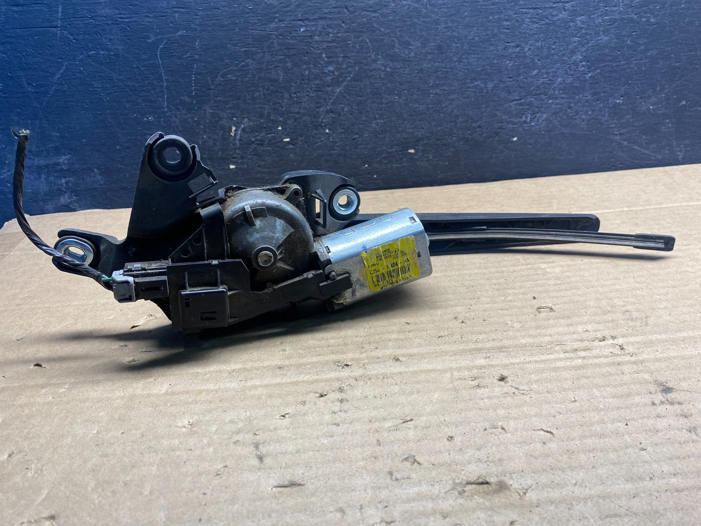 2013 to 2019 Ford Escape Rear Windshield Wiper Motor ae8224 DG5