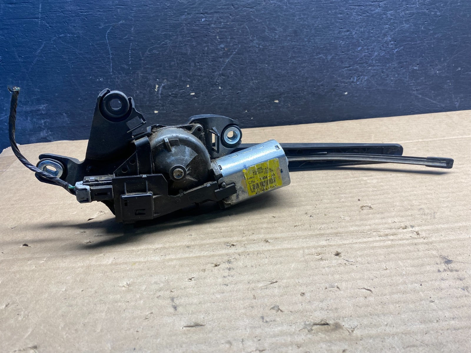 2013 to 2019 Ford Escape Rear Windshield Wiper Motor ae8224 DG5