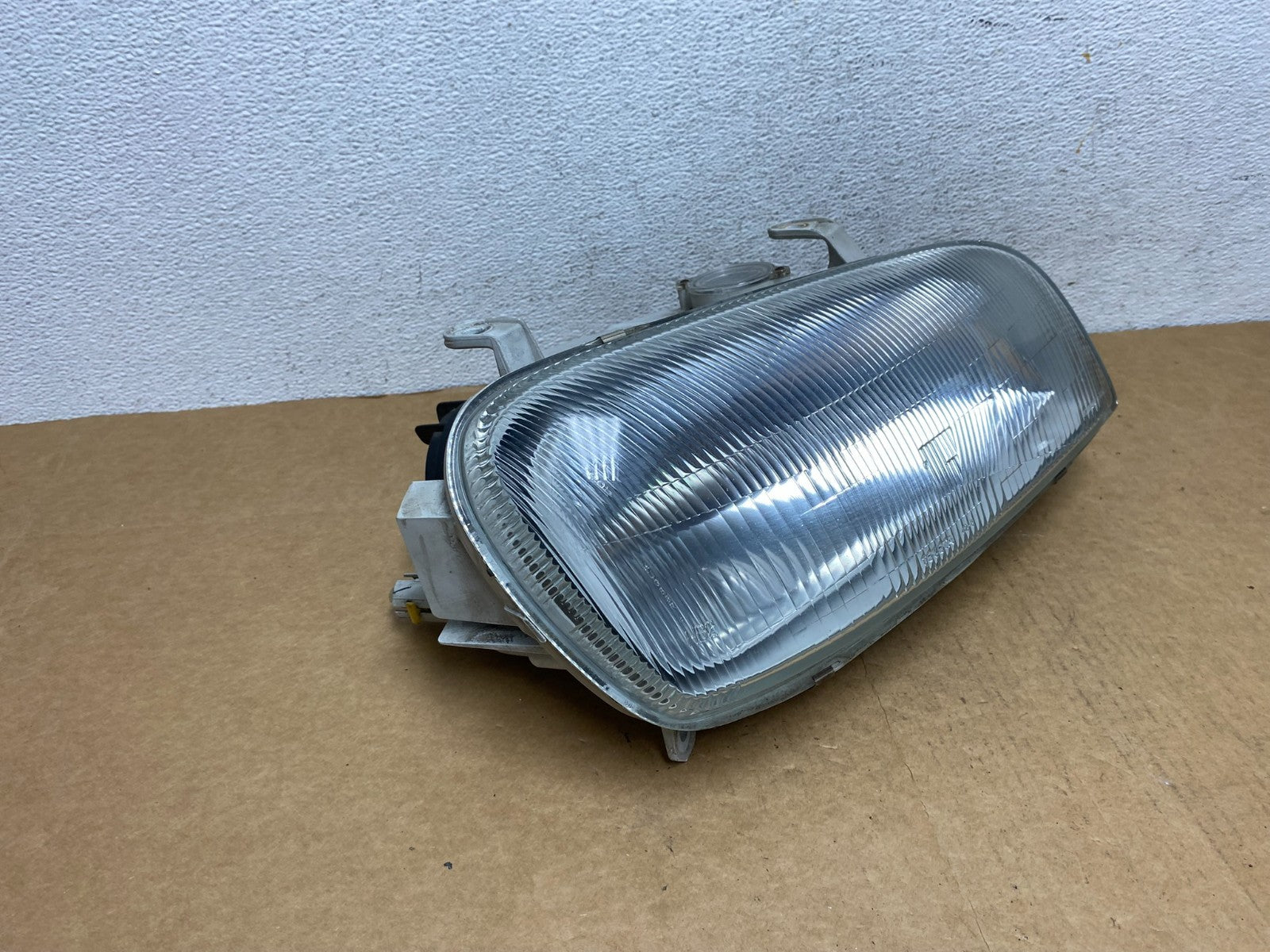 1994 to 1998 Toyota Rav4 Right Passenger Rh Side Halogen Headlight AD4477 DG2