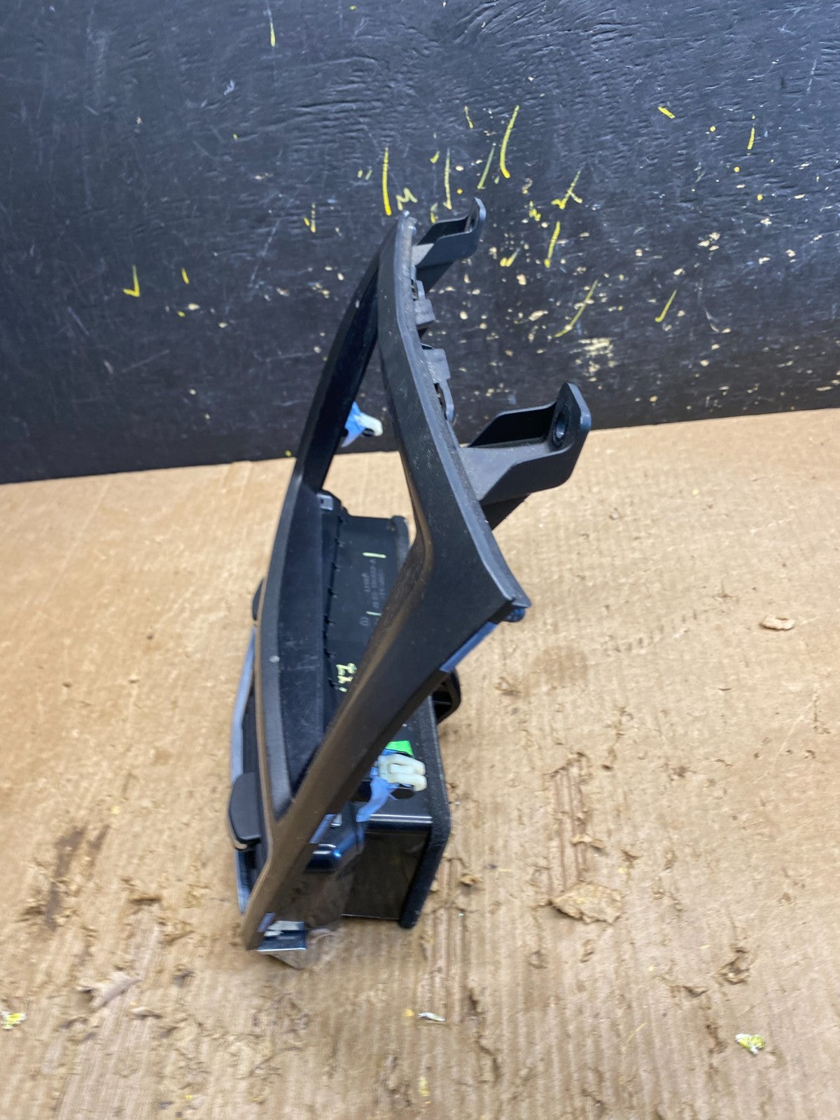 2010 - 2012 Lincoln Mkt Center Dash Gps Radio Bezel Panel Air Vent AC9101 DG3