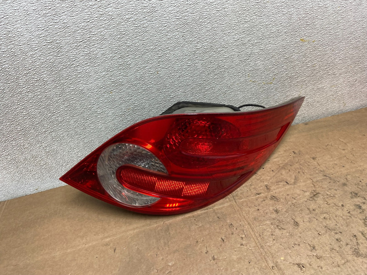 2006 - 2010 Mercedes W251 R-CLASS Right Passenger RH Side Tail Light Y7117 DW2