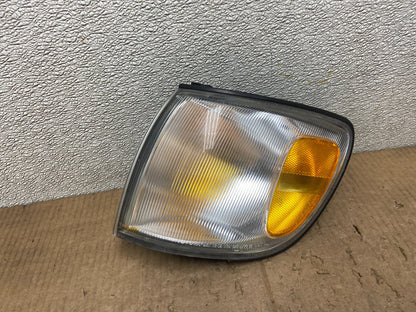 1998 to 2000 Toyota Sienna Left Driver Side Turn Signal Marker Lamp AA7119 DW0