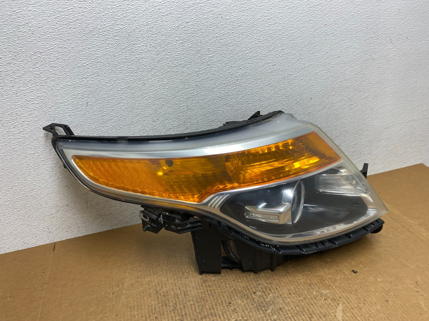 2011 to 2015 Ford Explorer Right Passenger Halogen Headlight AE1663 DW2