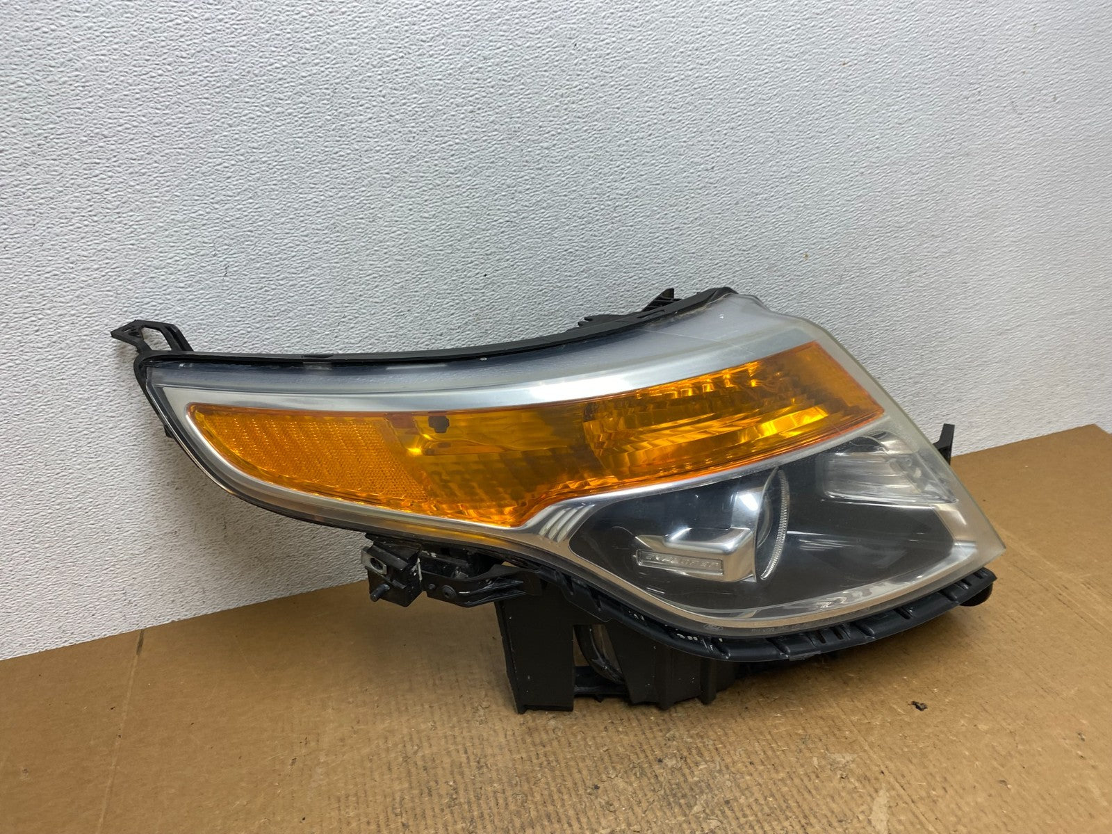 2011 to 2015 Ford Explorer Right Passenger Halogen Headlight AE1663 DW2
