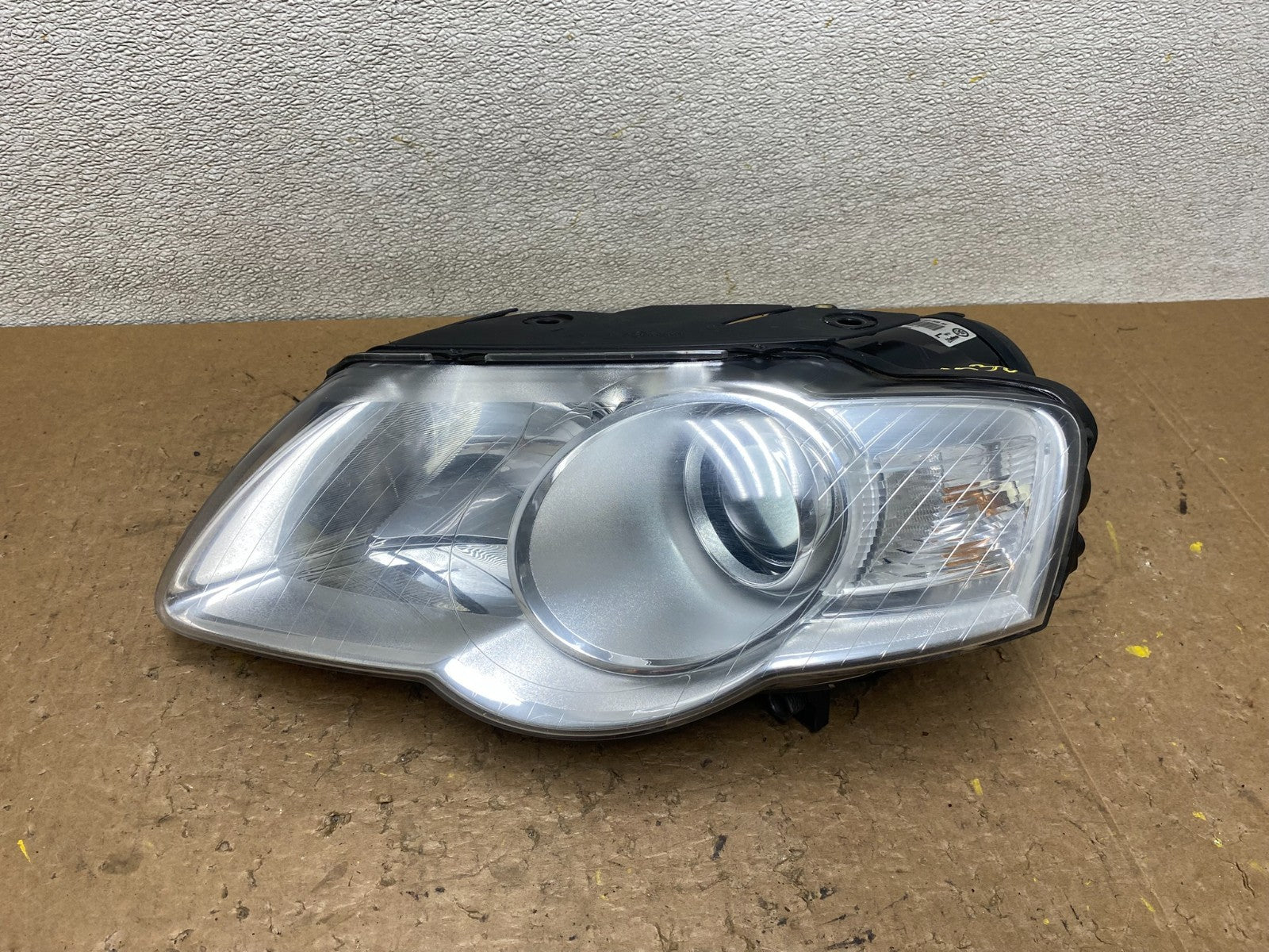 2006 - 2010 Volkswagen Passat Left Driver LH Side Halogen Headlight OEM V8032 DW0
