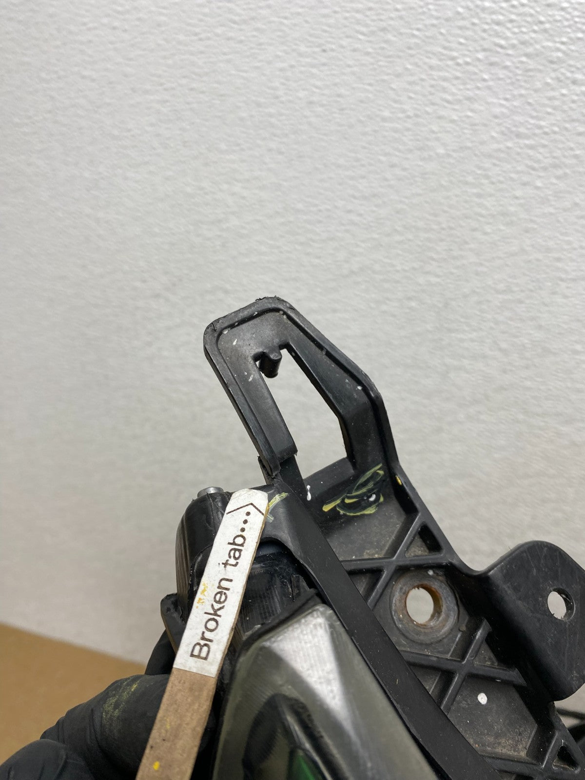 Xenon 2010 to 2016 Cadillac SRX Right Passegner Side Headlight AG1371 DW4