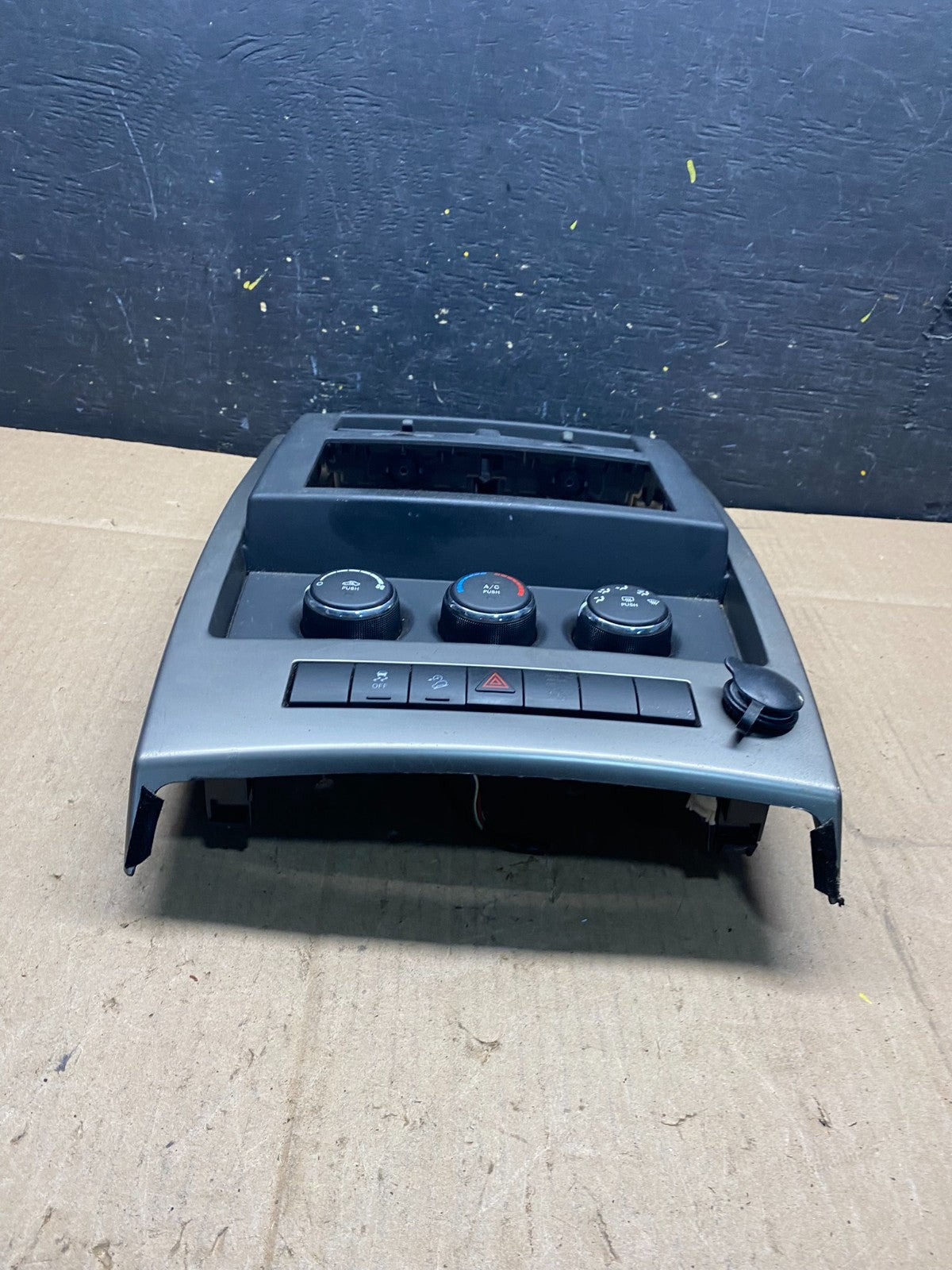 2008 to 2012 Jeep Liberty Dash Climate Temperature Control Radio Bezel P9293 DG1