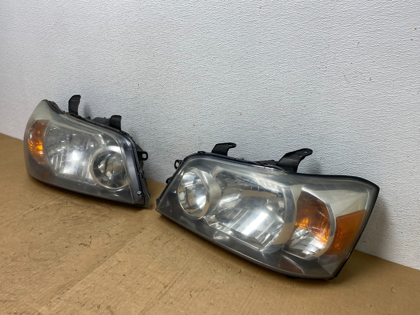 2004 2005 2006 Toyota Highlander Headlights Left+Right Side AD1390 DW1