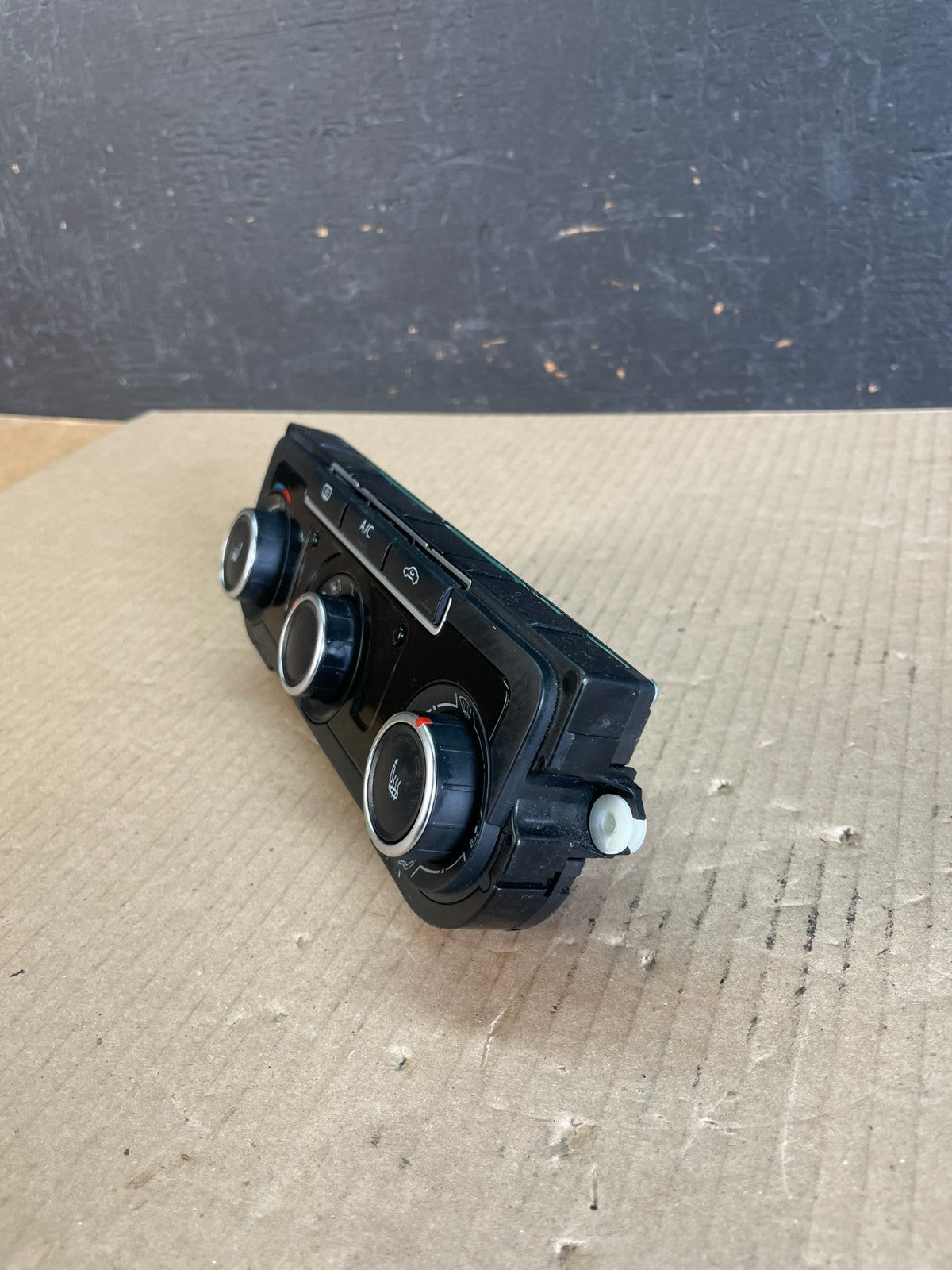 2009 to 2011 Volkswagen Jetta Heated Seats A/C Climate Control ae3449 DG2