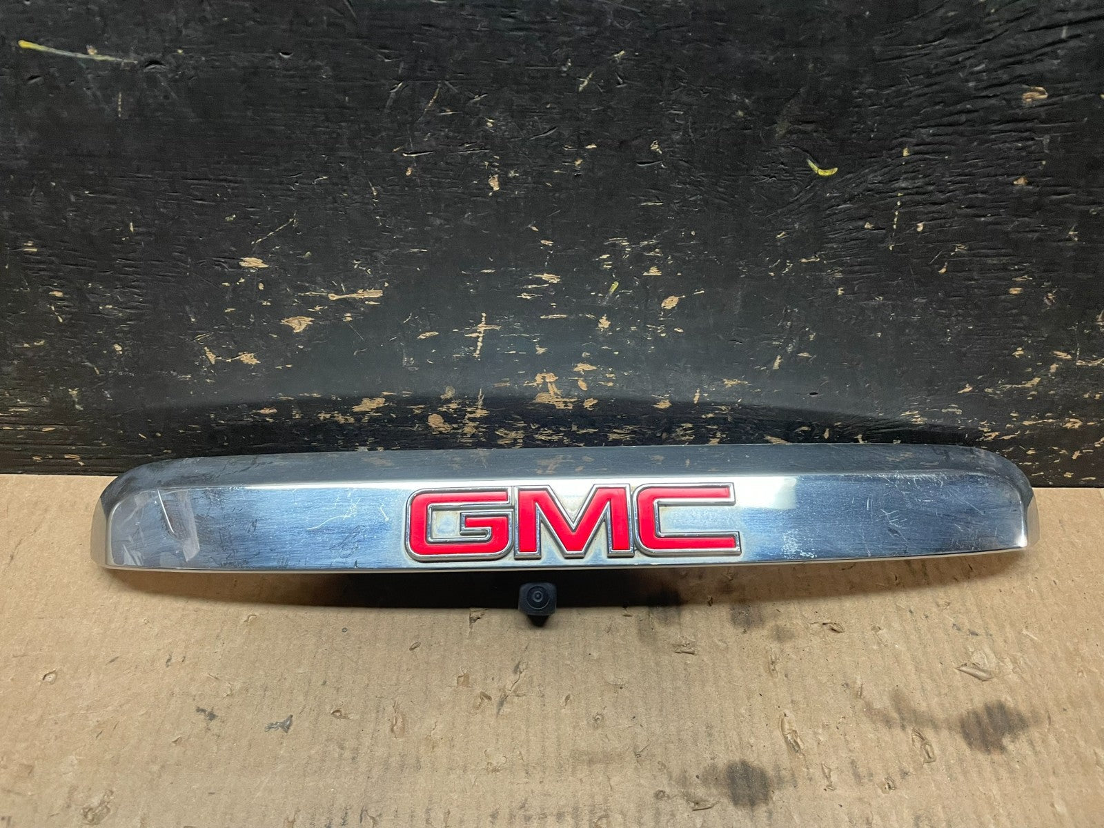 2007-2012 GMC Acadia Chrome Tailgate Rear Finish Molding Backup W/O Camera z32840