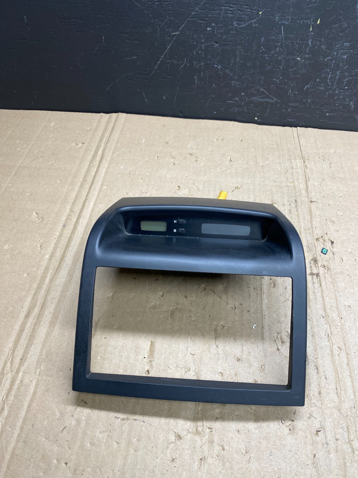 2006-2012 Hyundai Entourage Sedona Center Radio Clock Bezel Air Vent ab9016 DG0