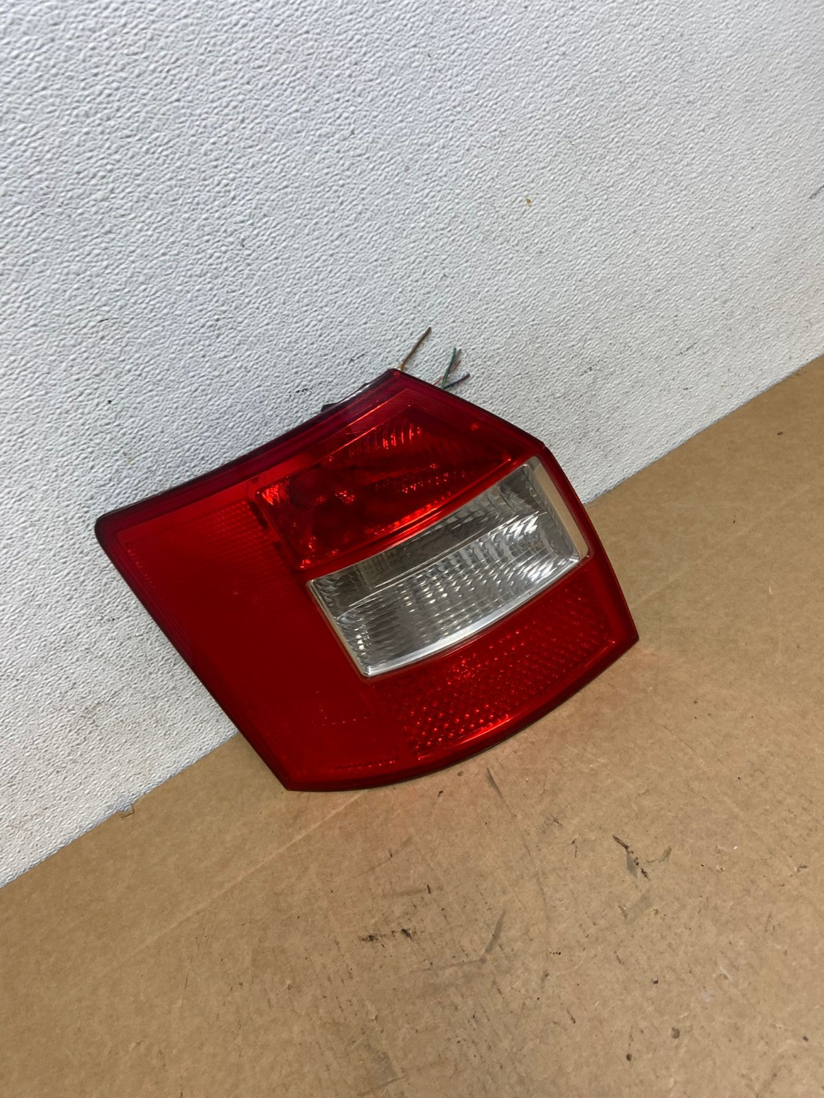 2001 - 2004 Audi A4 Wagon Avant Left Driver Side Lh Tail Light AD5491 LK2