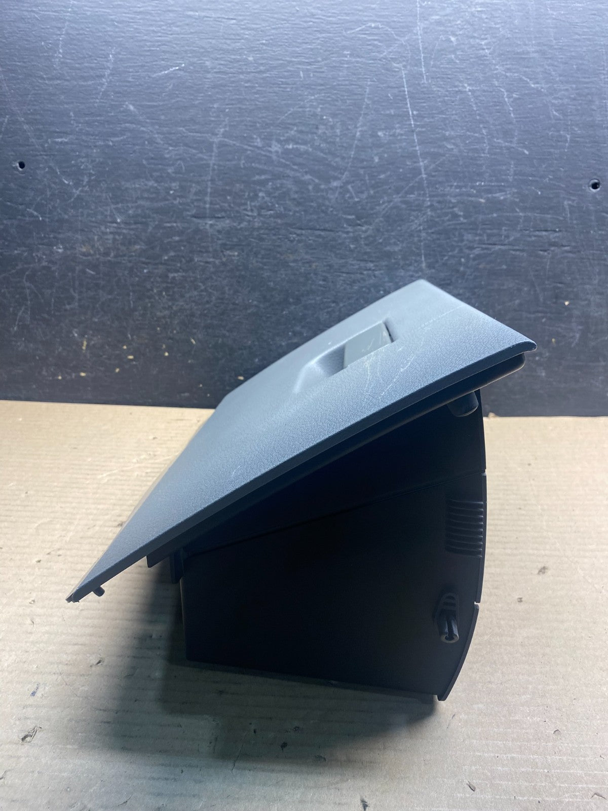 2004 to 2008 Ford F-150 Glove Box Compartment AH9718 DG2