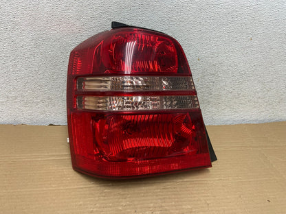 2001 2002 2003 Toyota Highlander Left Driver LH Tail Light AG8912 DW0