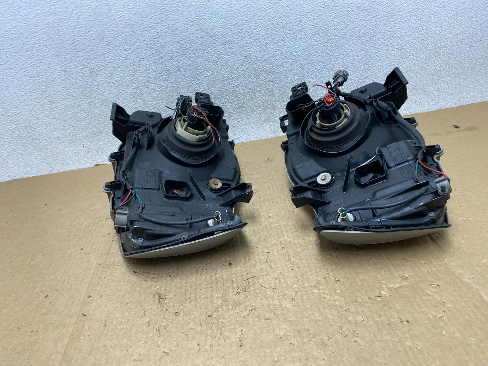 2002 2003 2004 Nissan Xterra Left+Right Side Headlights AF9868 DW12