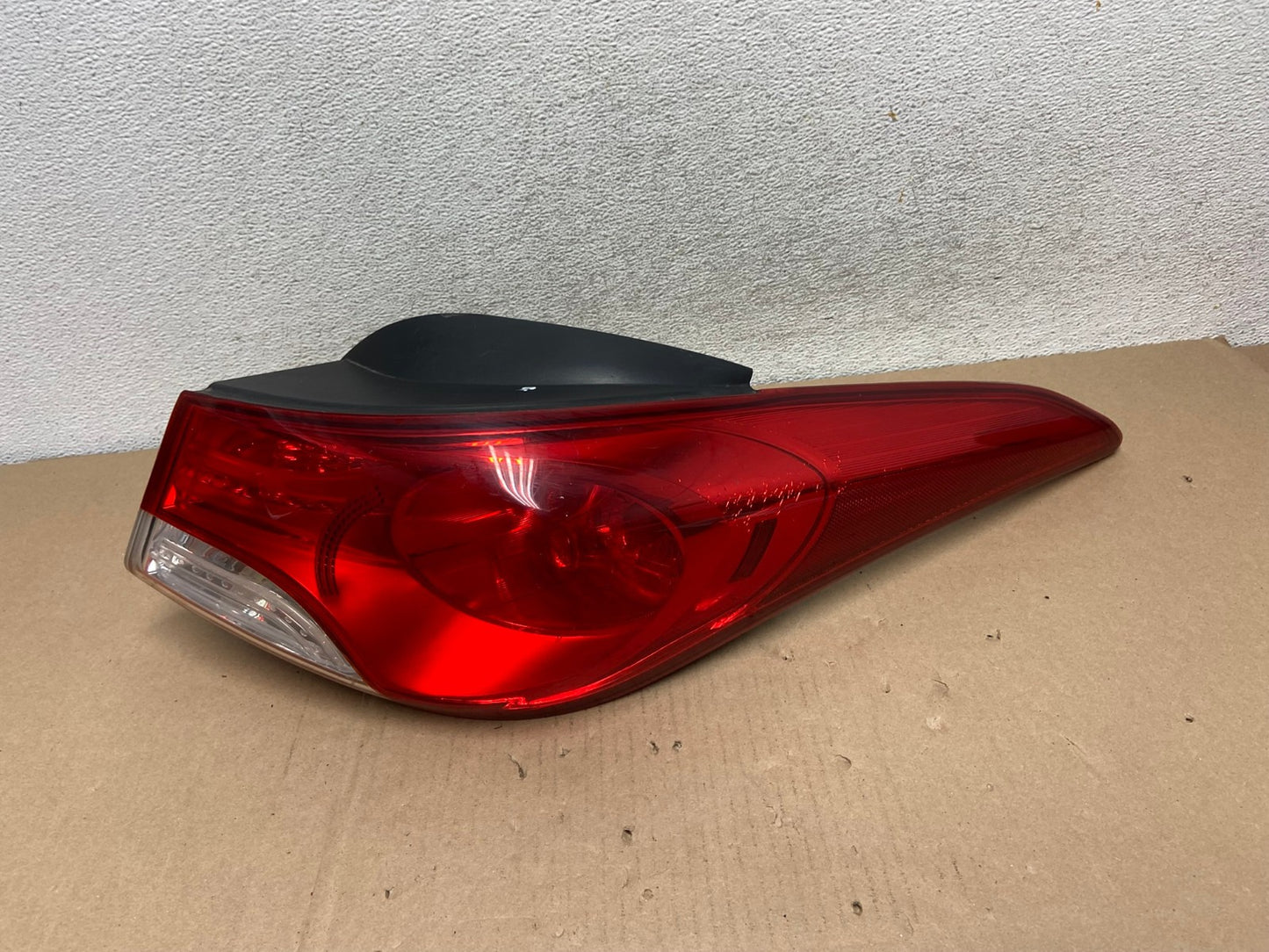 2011 2012 2013 Hyundai Elantra Sedan Right Passenger Tail Light AG6644 LK0