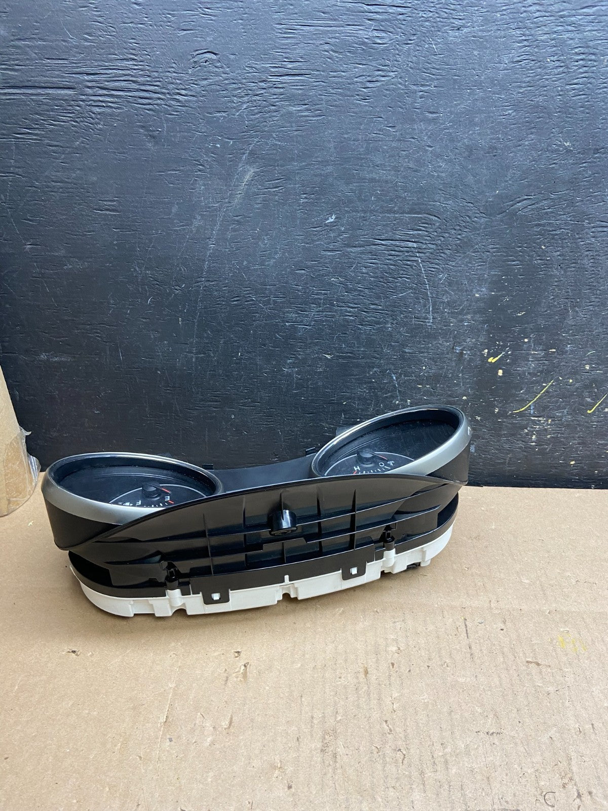 2011 to 2013 Jeep Grand Cherokee 3.6L Speedometer Gauge Cluster T4592 DG3