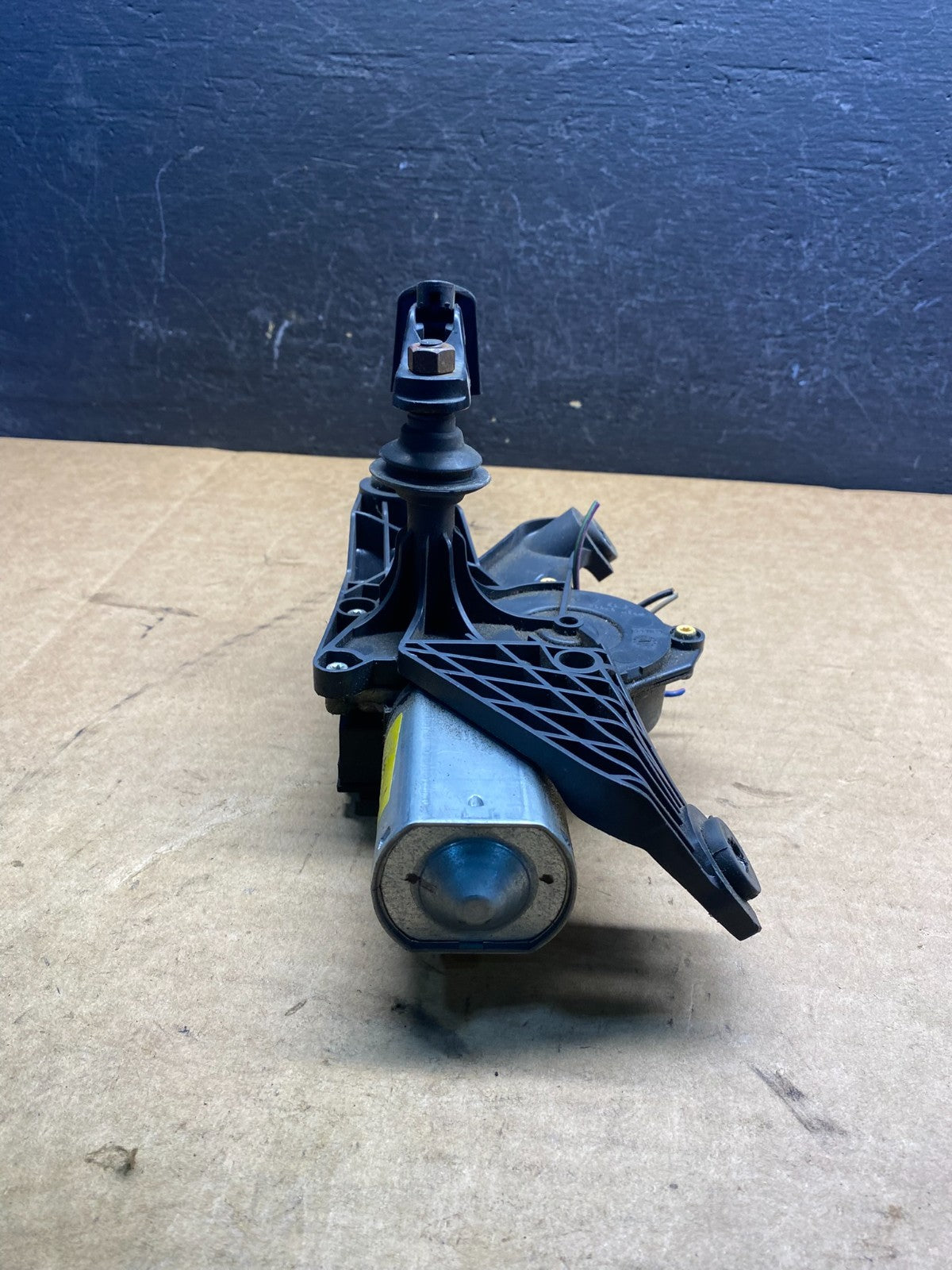 2007 to 2010 Ford Edge Licnoln MKX Rear Windshield Wiper Motor AD7526 DG4