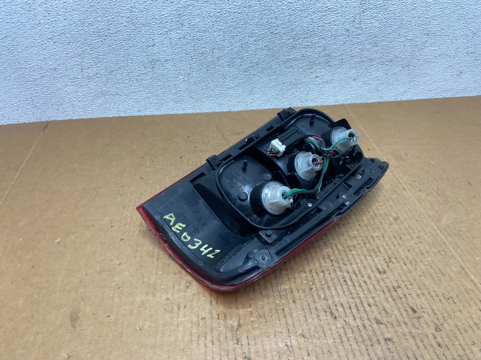 2000 to 2004 Isuzu Trooper Left Driver Side Tail Lights AE0342 DG5