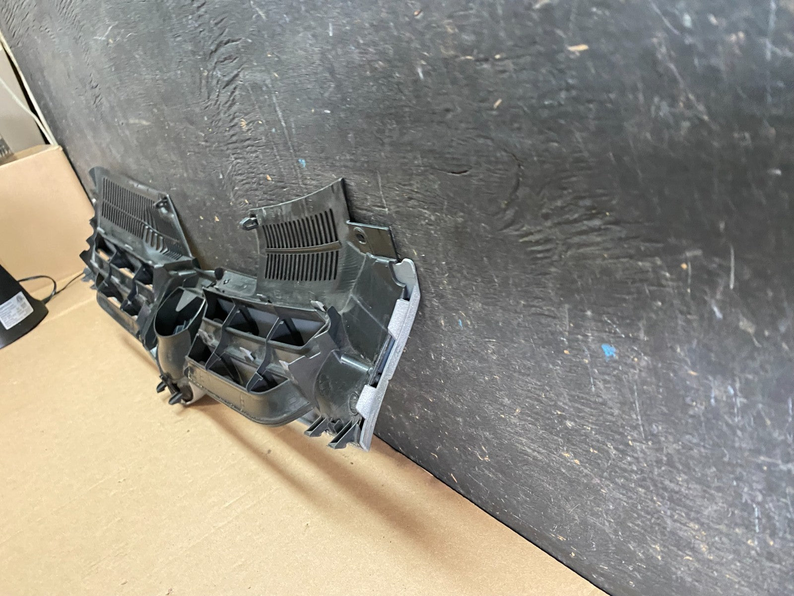 2004 to 2009 Volkswagen Golf MK5 Front Bumper Grill Grille 1k0853655 P5881 DG10