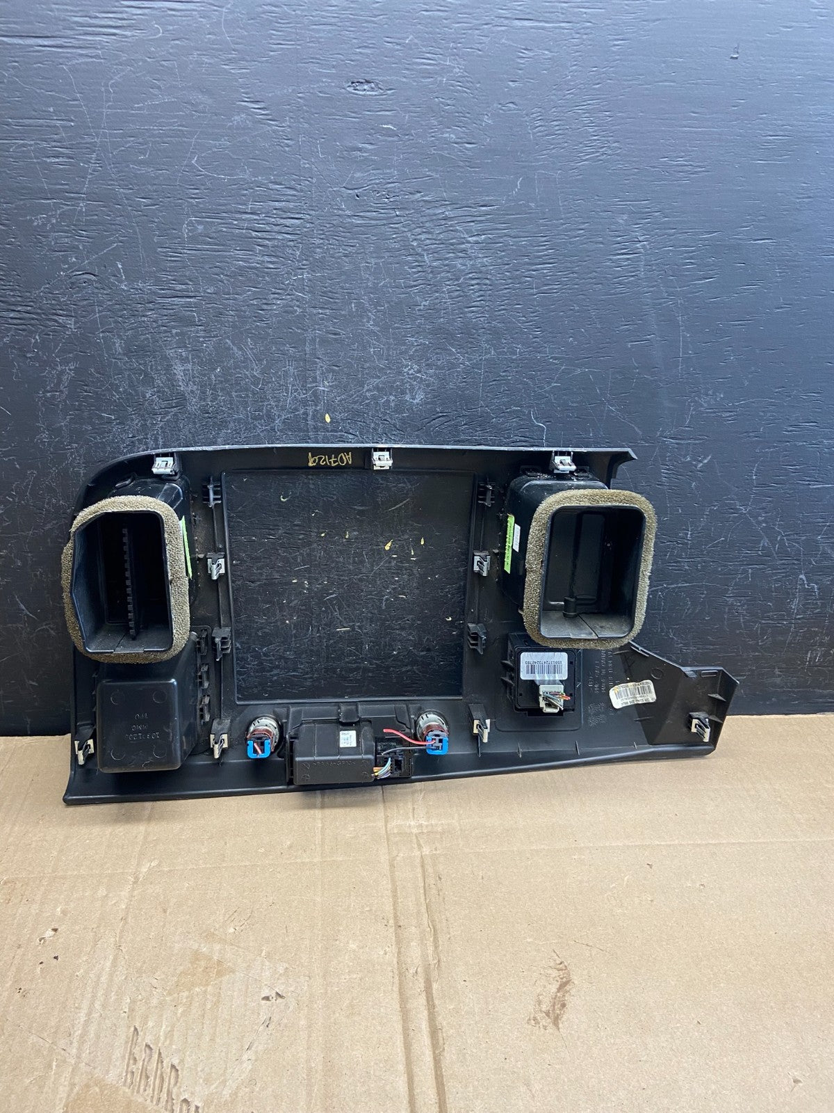 2007 to 2014 Silverado Sierra Center Console Radio Bezel Air Vents ad7129 DG5