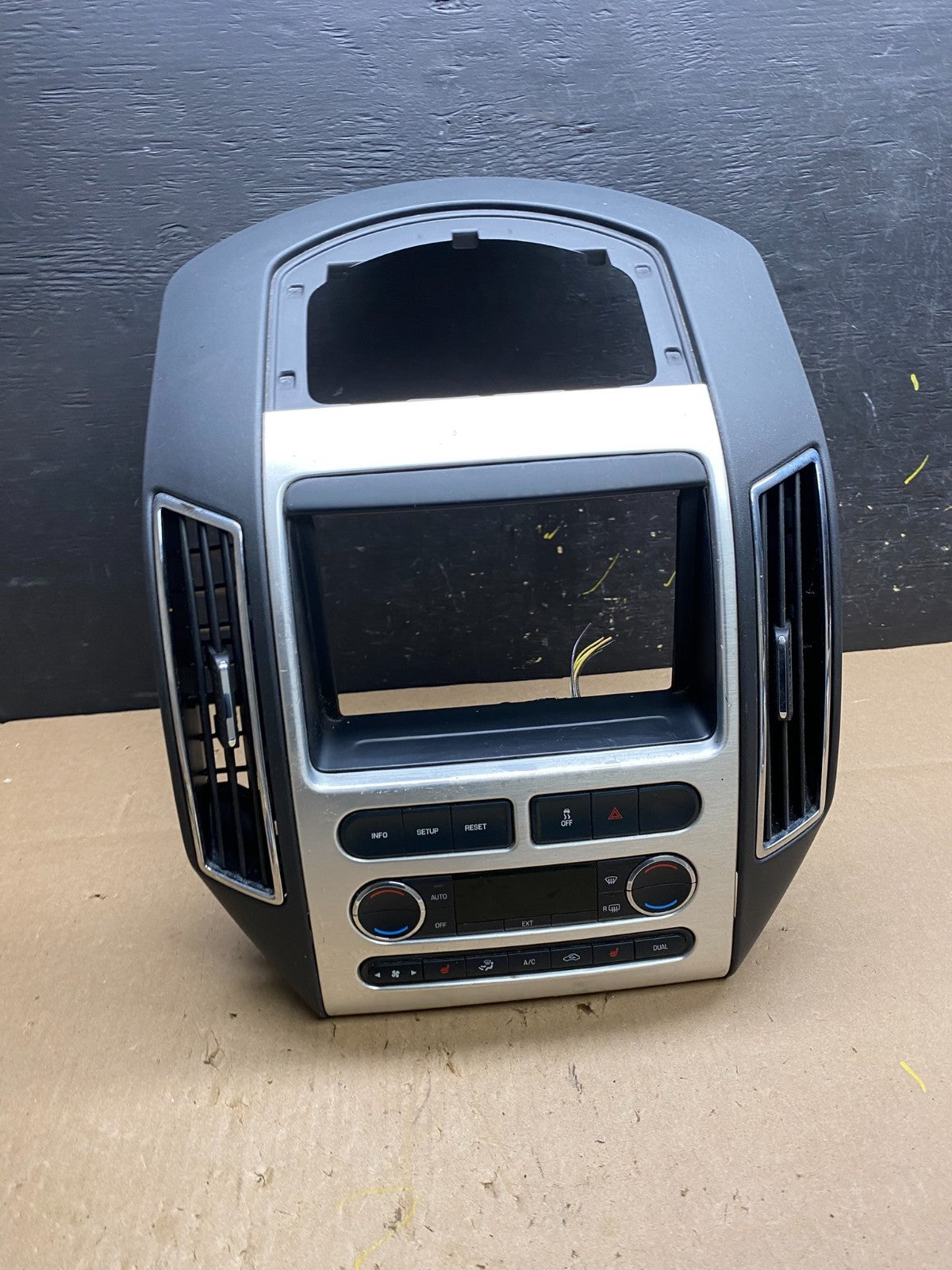 2007 - 2010 Ford Edge Heater Climate Control Radio Control Dash Bezel T4569 DG0