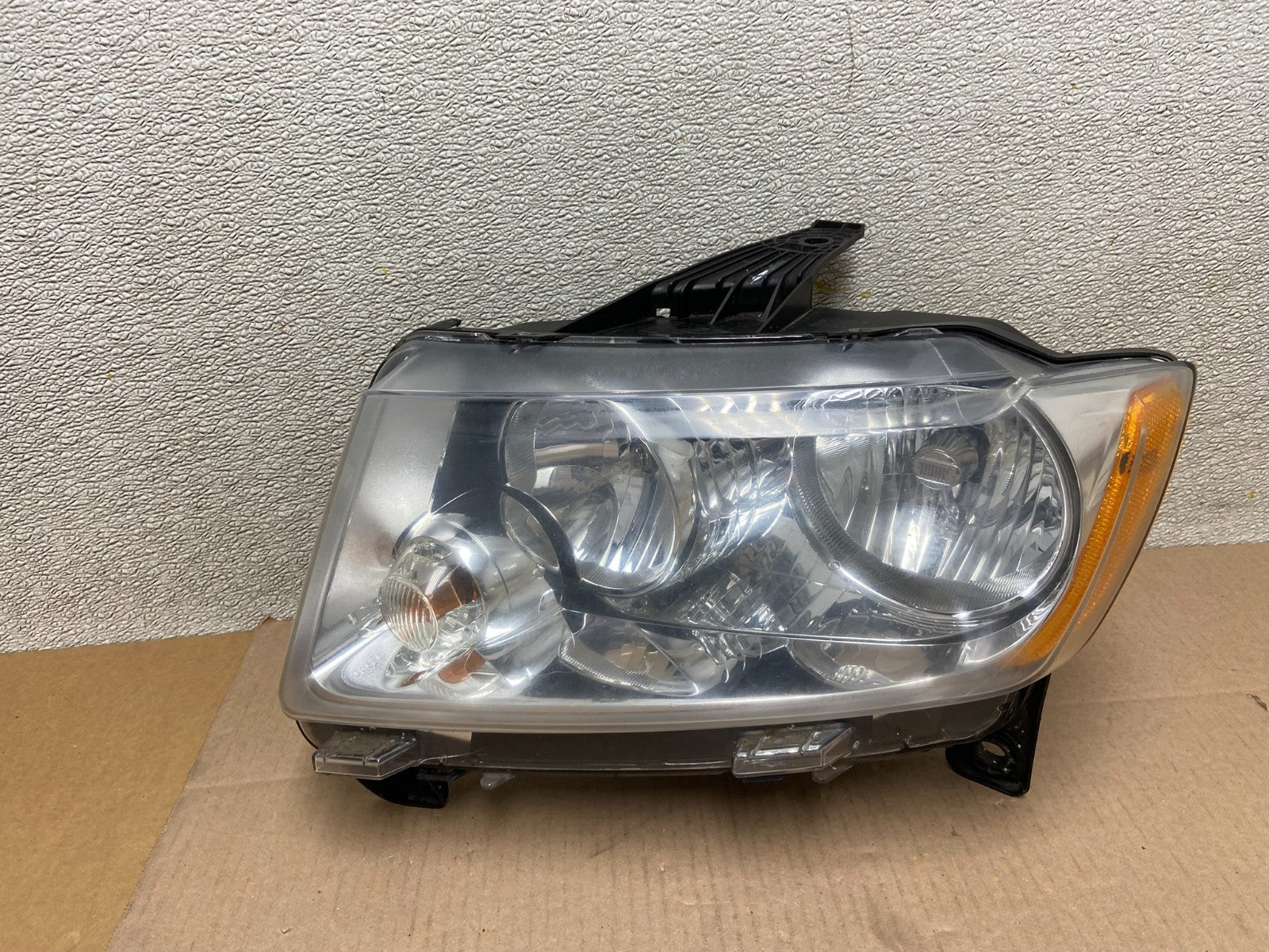 2011 to 2013 Jeep Grand Cherokee Halogen Left Driver Lh Headlight Oem Z3853 DW0