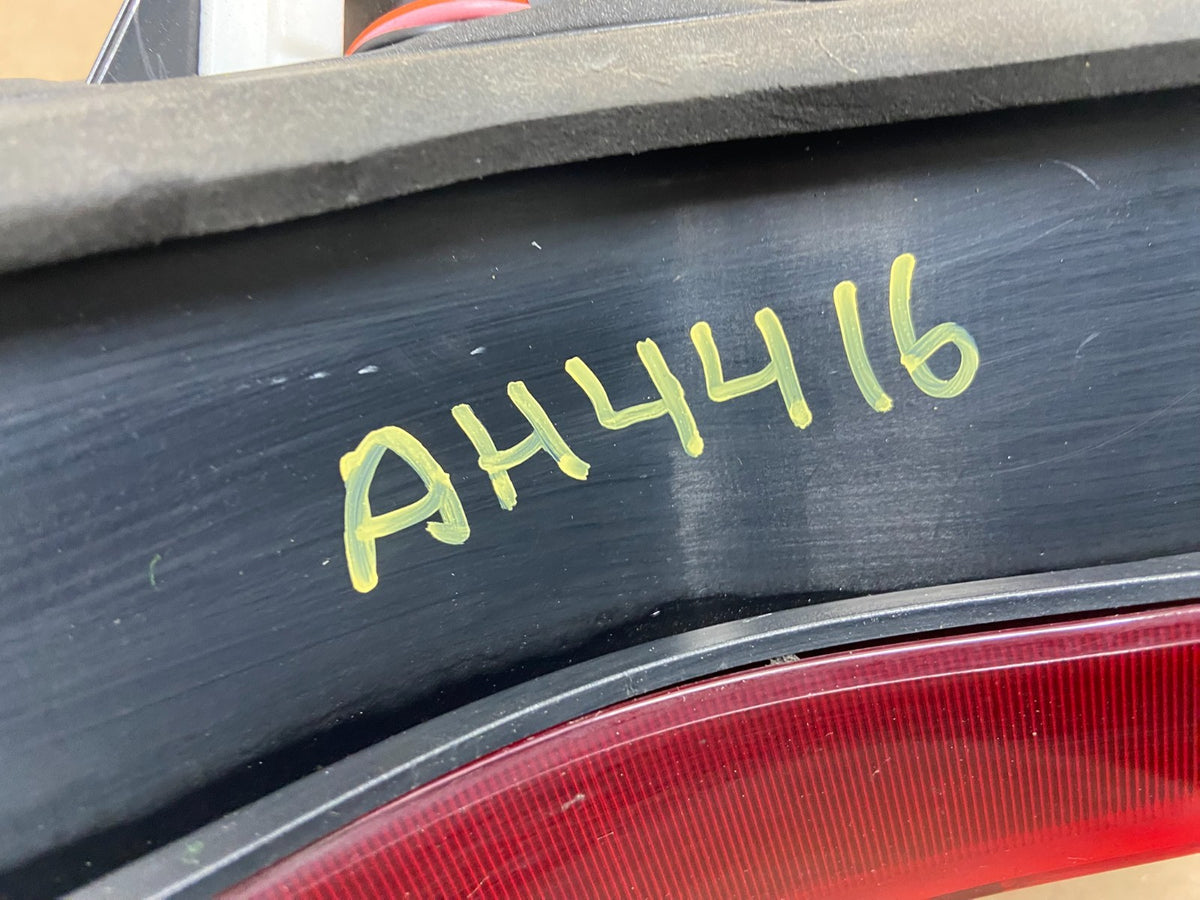 2014 - 2015 Kia Sorento Left Driver LH Side Inner Tail Light AH4416 DW7