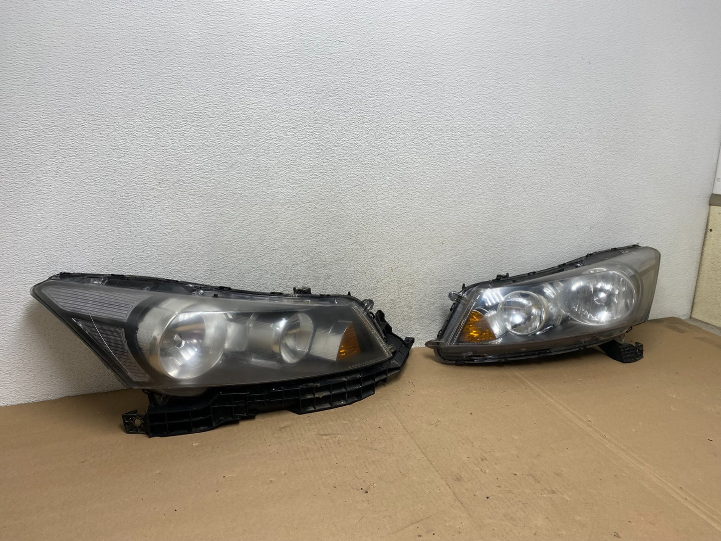 2008 to 2012 Honda Accord Sedan Left+Right Set Halogen Headlights AG4619 DW2