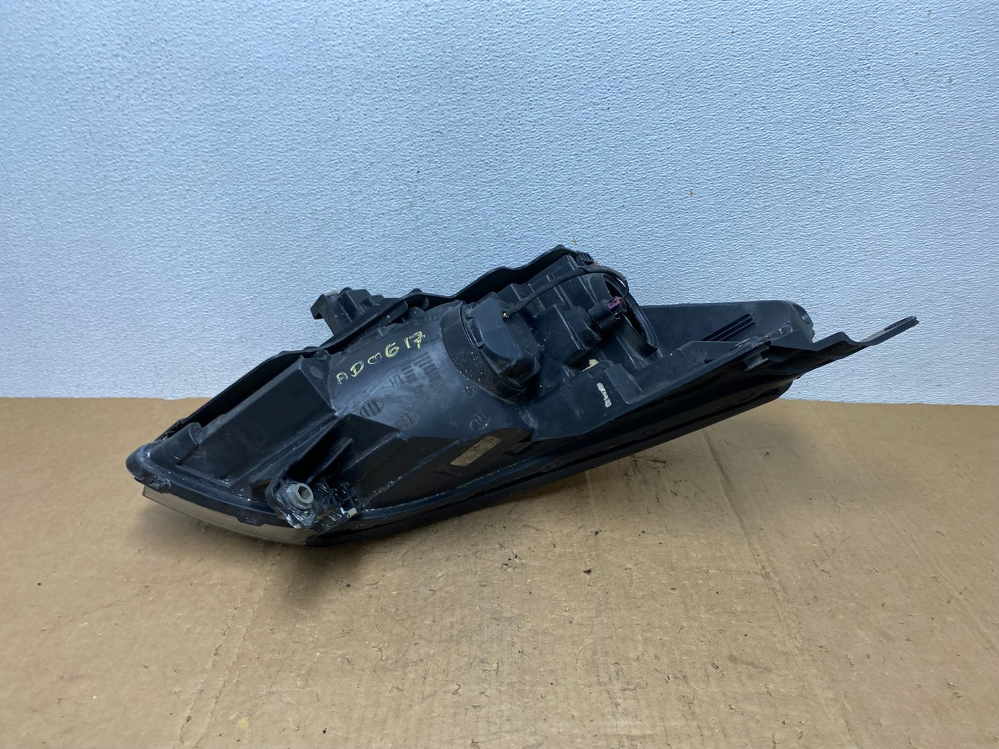 2009 to 2012 Chevrolet Traverse Left Driver Side Halogen Headlight AD0617 DW5