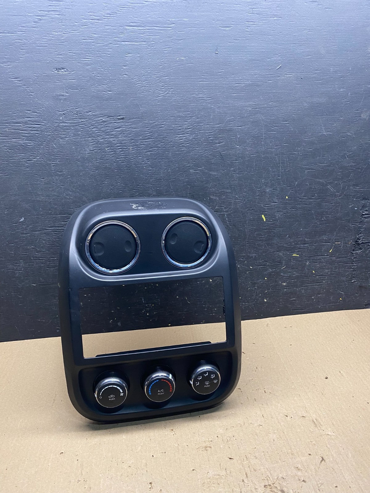 2011 to 2017 Jeep Compass Dash Climate Temperature Control Radio Bezel Q7007 DG0