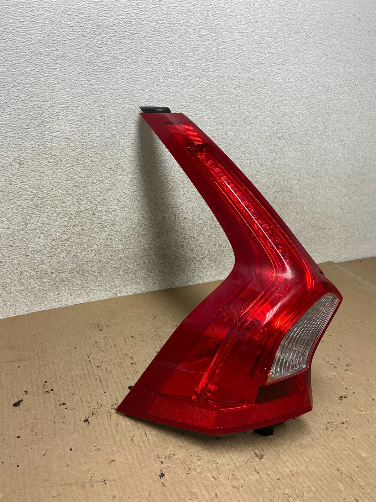 2015 to 2018 Volvo V60 Left Driver LH Tail Light AH6016 DG1