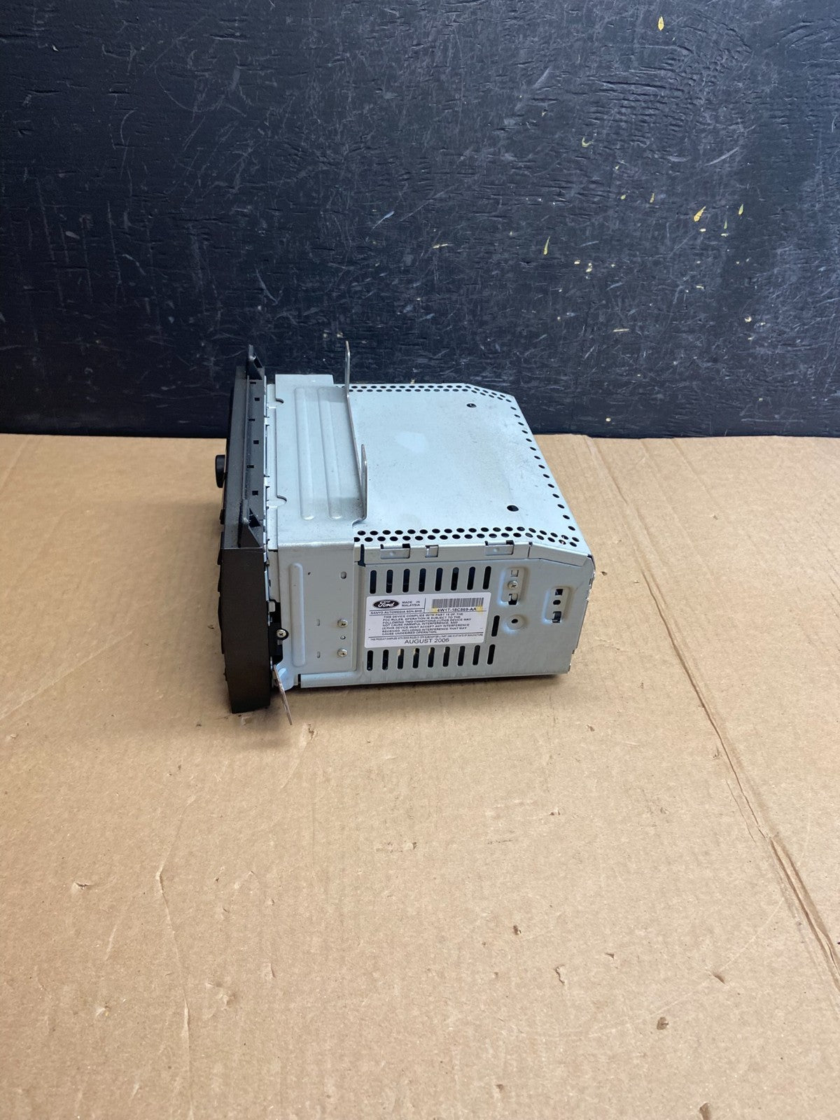 2003 - 2010 Lincoln Town Car AM/FM Radio CD Player ae4386 DG2