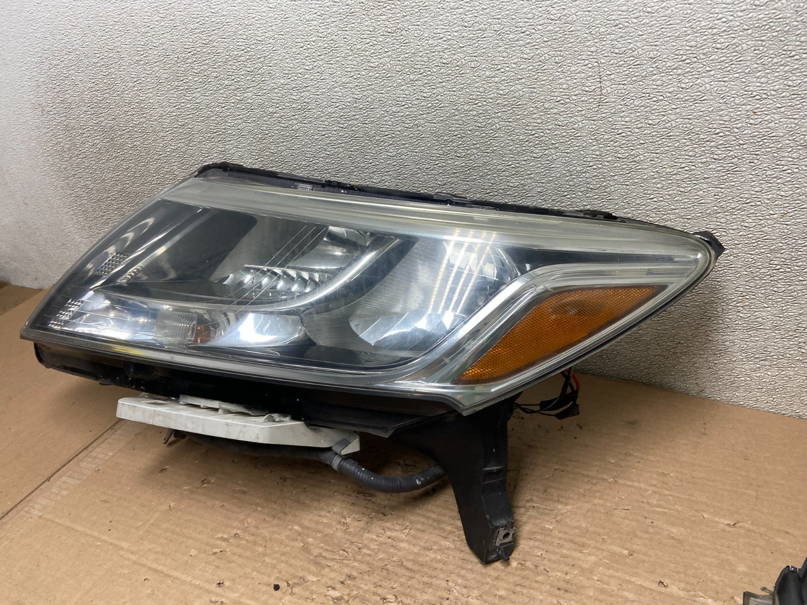 2013 to 2016 Nissan Pathfinder Left Driver LH Side Headlight Halogen AA94991
