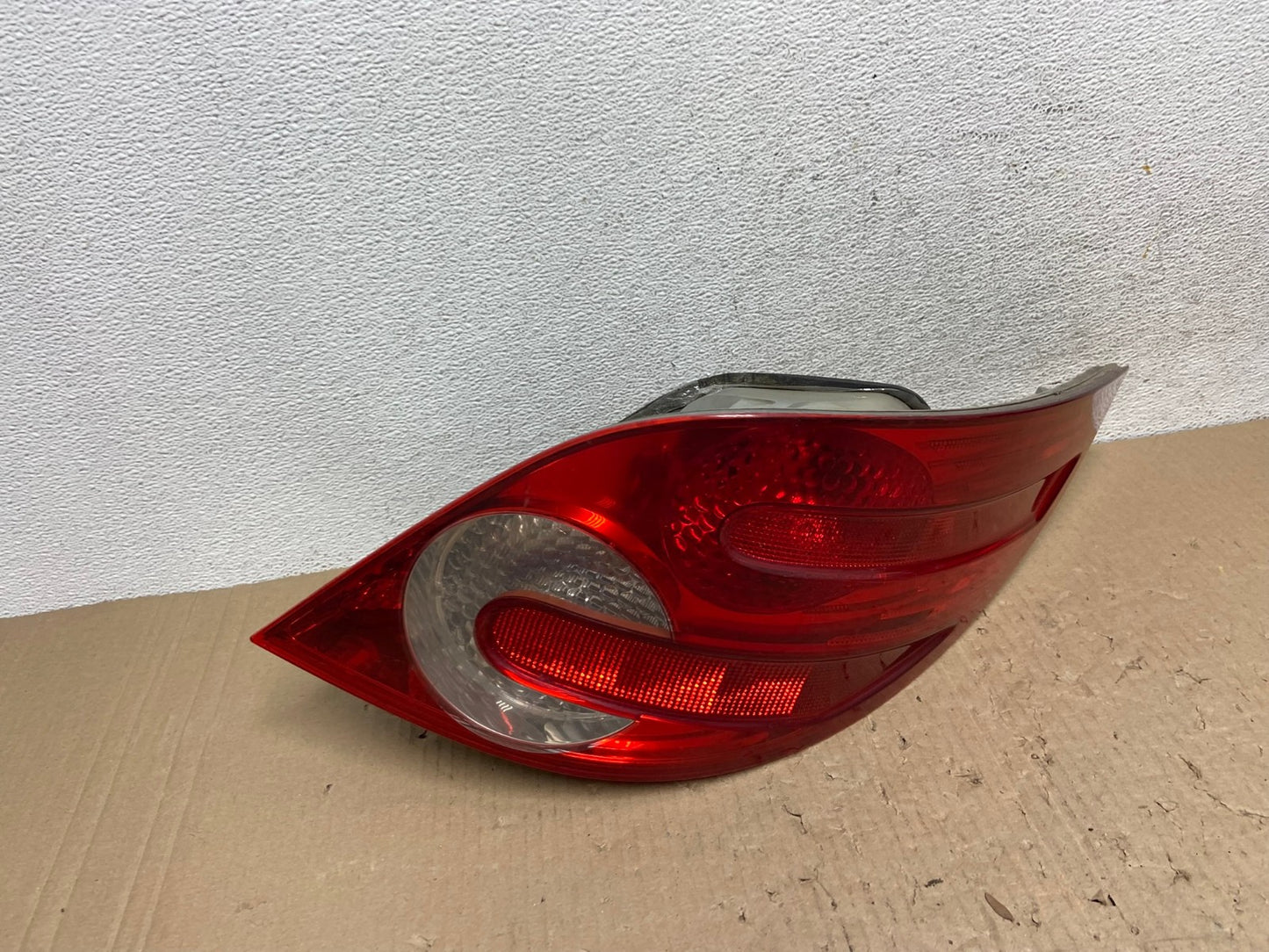 2006-2010 Mercedes W251 R-CLASS Right Passenger RH Side Tail Light AE9730 LK2