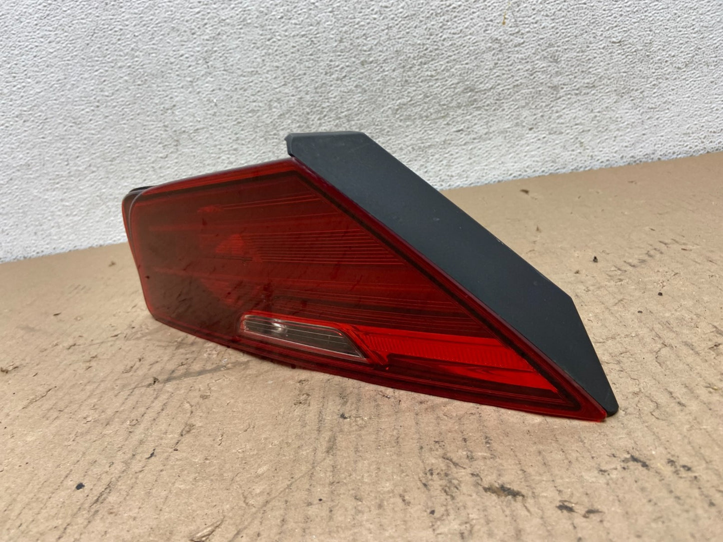 2012 - 2017 BMW F06 650i Left Driver LH Side Inner Tail Light AF3257 DG1