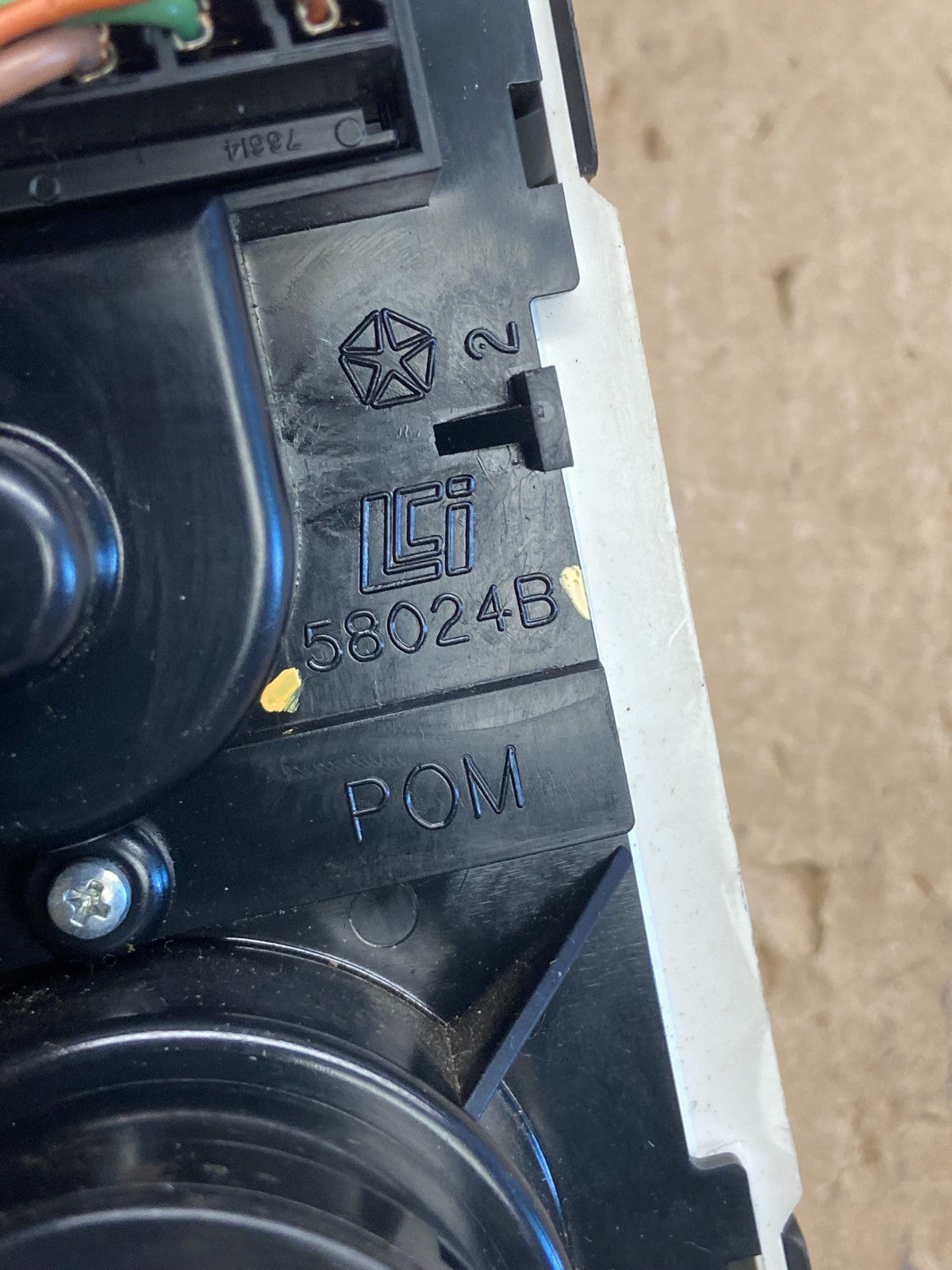 1998 - 2001 Dodge Ram 1500 2500 A/C Heater Climate Control AE3810 DG5